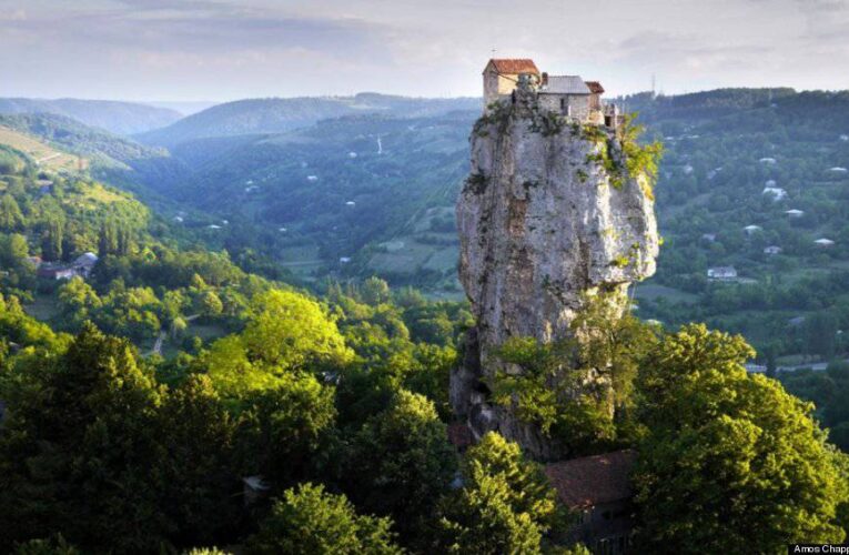 Una chiesa difficile da raggiungere